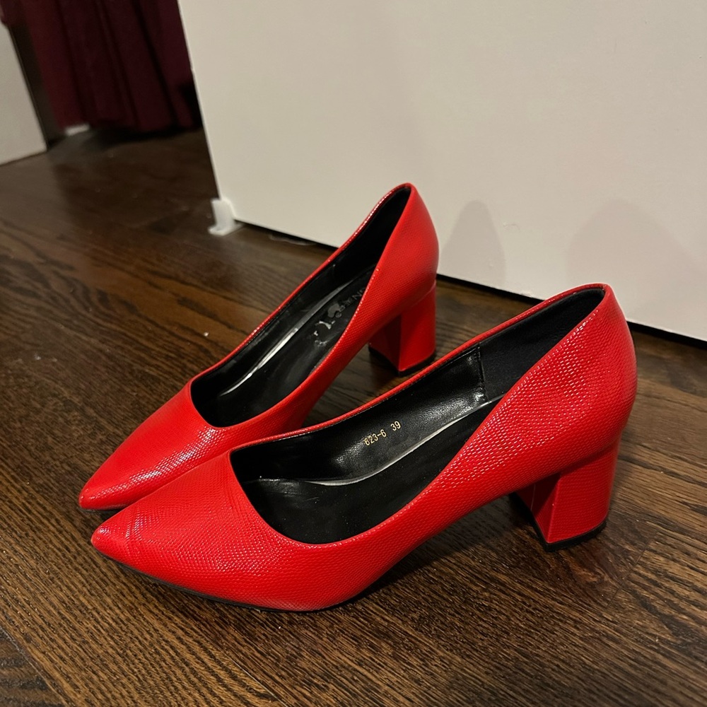 Size 39 (US 7.5/8) Elegant Red Block Heel Pumps